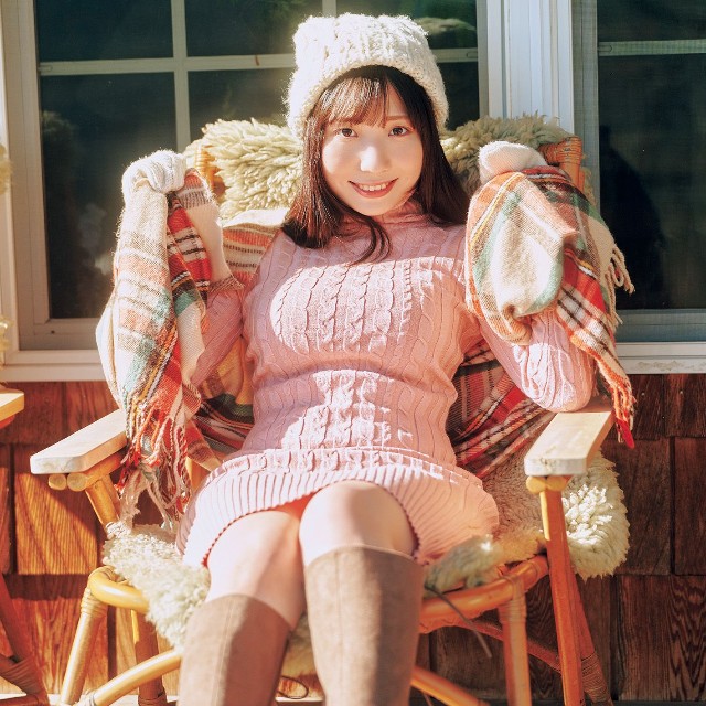 小日向優花（撮影／岡本武志　ヘアメイク／矢部恵子　スタイリング／佐賀愛衣）