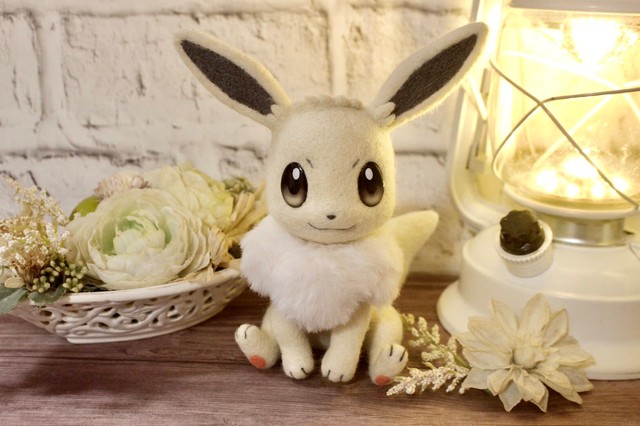 フェルトでできたイーブイ（提供：みおっぺさん）