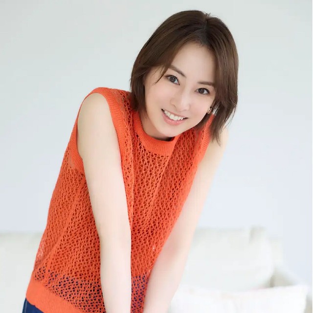 専用器具でスナップボタンを取り付ける©天日恵美子