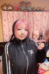 後ろから見ると黒髪三つ編みの”おとなしい見た目”だったあほすたさん　　