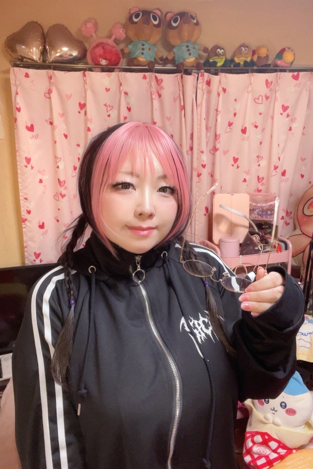 後ろから見ると黒髪三つ編みの”おとなしい見た目”だったあほすたさん　　