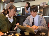 世代間ギャップの解消は大人と中高生との交流から（提供）