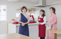 「テレビショッピングの女王 青池春香の事件チャンネル」のワンシーン＝©2026テレビショッピングの女王『青池春香の事件チャンネル』製作委員会