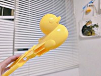 mococoさんが使用したアヒル型の「スノーボールメーカー」（画像提供：mococoさん）