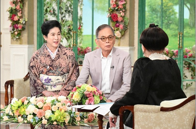 「徹子の部屋」（右から） 黒柳徹子、柴俊夫、真野響子＝テレビ朝日提供