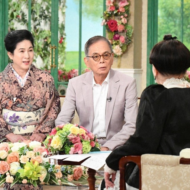 「徹子の部屋」（右から） 黒柳徹子、柴俊夫、真野響子＝テレビ朝日提供