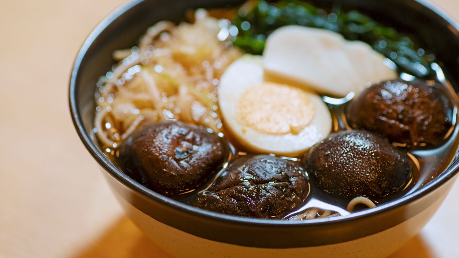 新潟県十日市のへぎ蕎麦を立ち食いで。<br>弁当屋仕込みの肉厚椎茸が絶品『がんぎ 新川一丁目店』＠茅場町