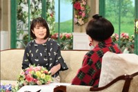 「徹子の部屋」に出演する俵万智さん、黒柳徹子