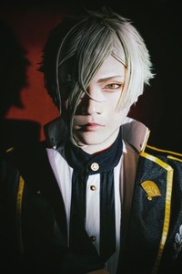 膝丸のコスプレをするしおらさん/Aさん（@aoharu1365）撮影