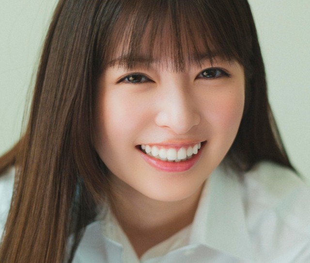 「B.L.T.graduation2026中学・高校卒業」（東京ニュース通信社刊）表紙・巻頭を務める乃木坂46・小川彩(撮影／細居幸次郎)