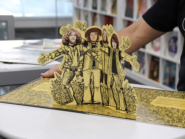気分もあがる仕掛け 王道のポップアップ・ジャケ