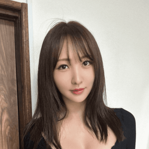 「FLASH」（26年4月28日発売号）に登場した安藤笑のオフショット　本人のX（@emichii087）より