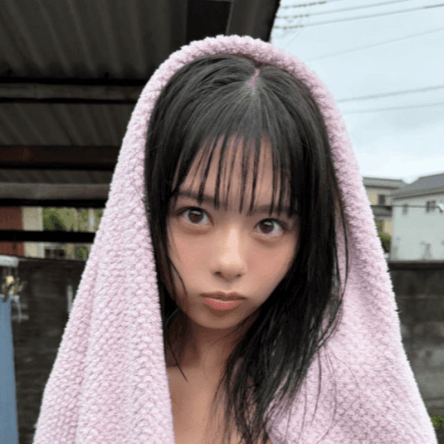 「FLASH」（26年8月4日発売号）に登場した峰島こまきのオフショット　本人のX（@komaki_jams）より