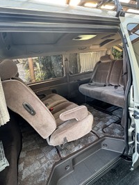 向かい合わせになる、ふかふかのシート