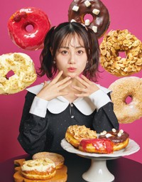 伊藤美来 カレンダー 2024.04-2025.03（eat ver.）掲載カット＝撮影・藤城貴則