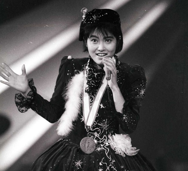 荻野目洋子＝1986年