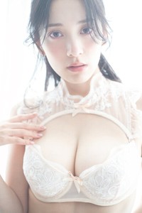 「FLASH」（25年4月30日発売号）に登場した都丸紗也華ⓒ光文社／週刊FLASH（写真・佐藤佑一）