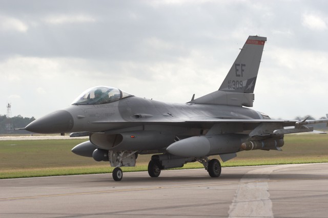 F-16（画像はイメージ＝Ghost/stock.adobe.com）