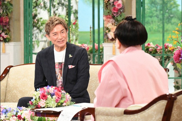 「徹子の部屋」  (右から)黒柳徹子、田中健＝テレビ朝日提供