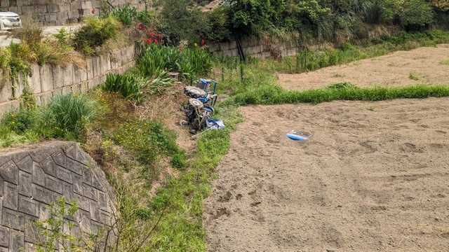 トラクターが横転した現場