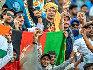 クリケットのW杯でアフガニスタン代表が快進撃　タリバンも旧国旗・国歌の使用を黙認