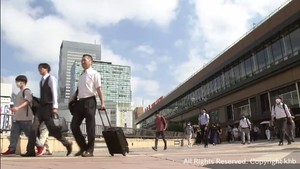 仙台駅前に通勤風景戻る　５類移行後初のお盆休み明け　