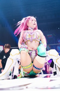 水森由菜を攻める中野たむ＝２３年９・２９「NEW BLOOD11」品川大会よりⓒSTARDOM