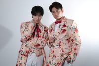 SHOW-WAの塩田将己（左）と山本佳志＝撮影・坂部計介