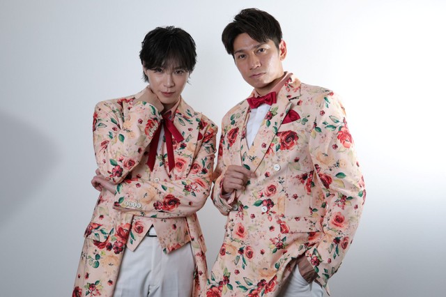 SHOW-WAの塩田将己（左）と山本佳志＝撮影・坂部計介
