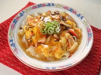 「平べったい生マロニーちゃん」を使った天津マロニー（提供）