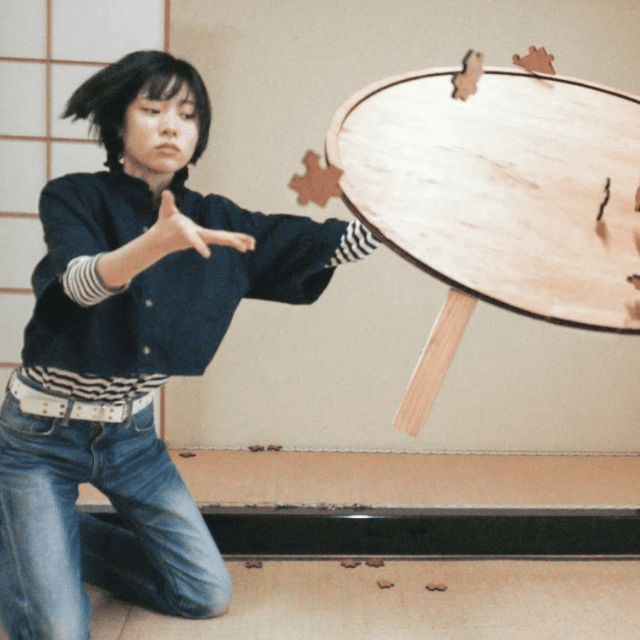 「パズルができん！」思い切りひっくり返す快感（八羽さん提供）