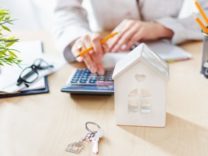 相続した建物はどう評価すべき？　自宅と賃貸アパート、それぞれの評価方法を税理士が解説