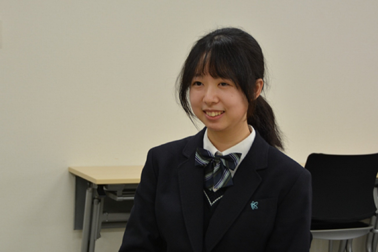 プレゼン部門で最優秀ニコル賞を受けた王瑞雪さん