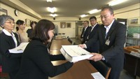 学校図書館に司書の常駐を…市民団体が2万人超の署名提出　岡山市