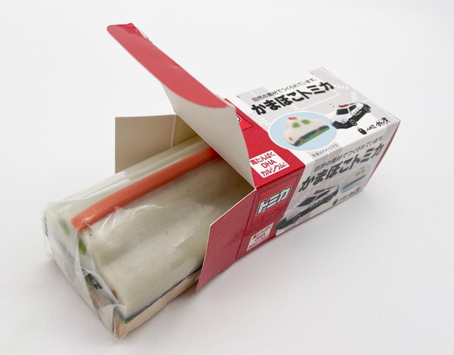 「かまぼこトミカ　パトロールカー」の箱を開けたところ