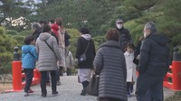 栗林公園の入園料が無料になり、訪れた人達が散策を楽しむ　　　高松市