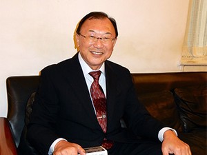 語り出す史料に埋もれて考察　片桐庸夫さん「横田喜三郎　１８９６―１９９３　現実主義的平和論の軌跡」