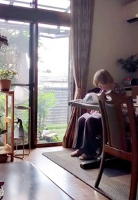 陽の光もやわらかいお部屋での作業は、見るものを穏やかにしてくれます（提供：黒銀さん）