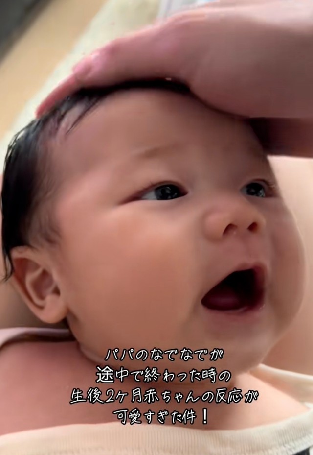 パパのなでなでが終わった時の赤ちゃんの反応が可愛すぎた（提供：@aka.ultraman1さん）
