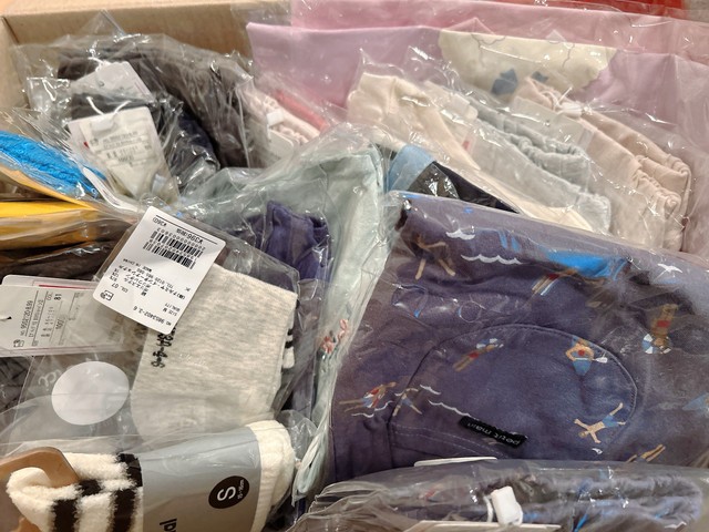 靴下10足含めて約7000円とは思えない驚きの量「品質のいいものを安く買って長く使うのがモットー」（じんさんXより）