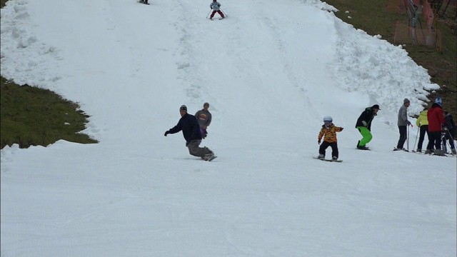 待ちわびた初滑り！スキー場がオープン　新見市