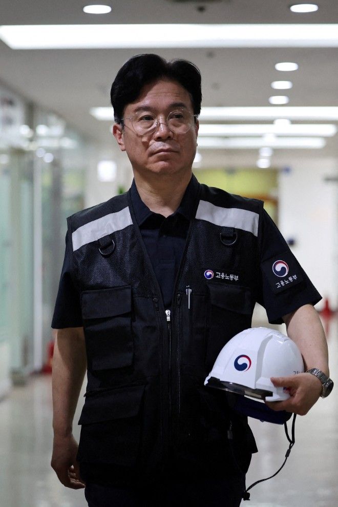 South Korea labor minister calls on tech firms to share excess AI profits with suppliers, staff