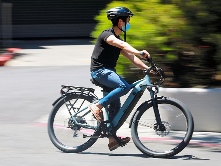 New York Times writer Brian Chen rides the electric Ride 1Up 700, which sells for $1,495, in San Francisco on March 28, 2020. A VanMoof S3 e-bike cost $1,998. (Jim Wilson/The New York Times)