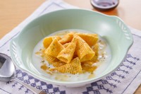 ハウス食品「とんがりコーン　ロイヤルミルクティー味」【アレンジレシピ】とんがりコーンフレーク～スパイスヨーグルト～