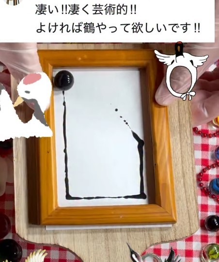 黒いビー玉をコロコロ…（提供：＠eto._.artさん）
