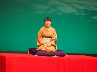 「第17回社会人落語日本一決定戦」決勝で落語を披露するぷぅ風亭みるみるさん
