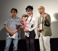 壇上でトークを繰り広げた（左から）尾形敏朗氏、志穂美悦子、福永邦昭氏＝都内の目黒シネマ