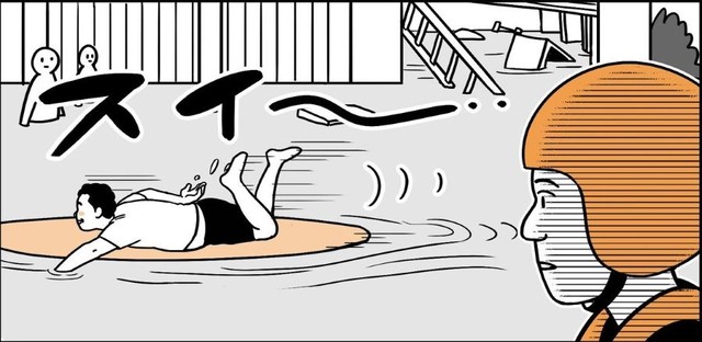 サーフボードに乗って、救助隊員の横を平然と通り過ぎてゆく男性。 ※アマットル・キナさん提供（一部抜粋）