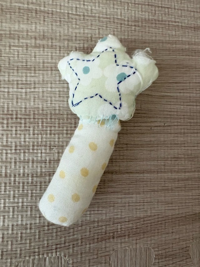 妊娠中につくったおもちゃはボロボロに…息子さんのお気に入り！／白湯さん（@NhLxj）提供