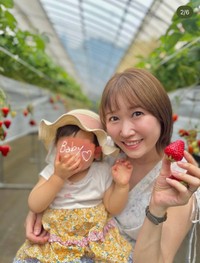 以前にイチゴ狩りに行った際の浦野さん／浦野一美さん（@urano_cindy1023）提供